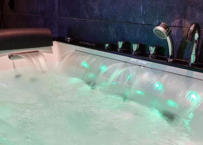 Le & Cocon - Jacuzzi - Sauna - Clim - Melina&alfred Apartment Agen